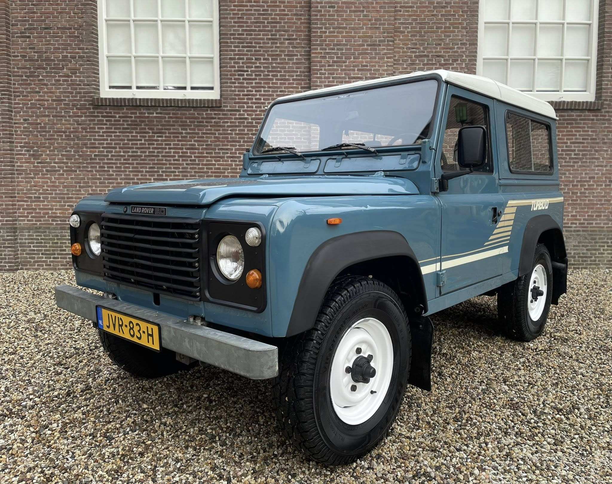 Land Rover Defender 90 bij Micha's Collectables in Den Ham