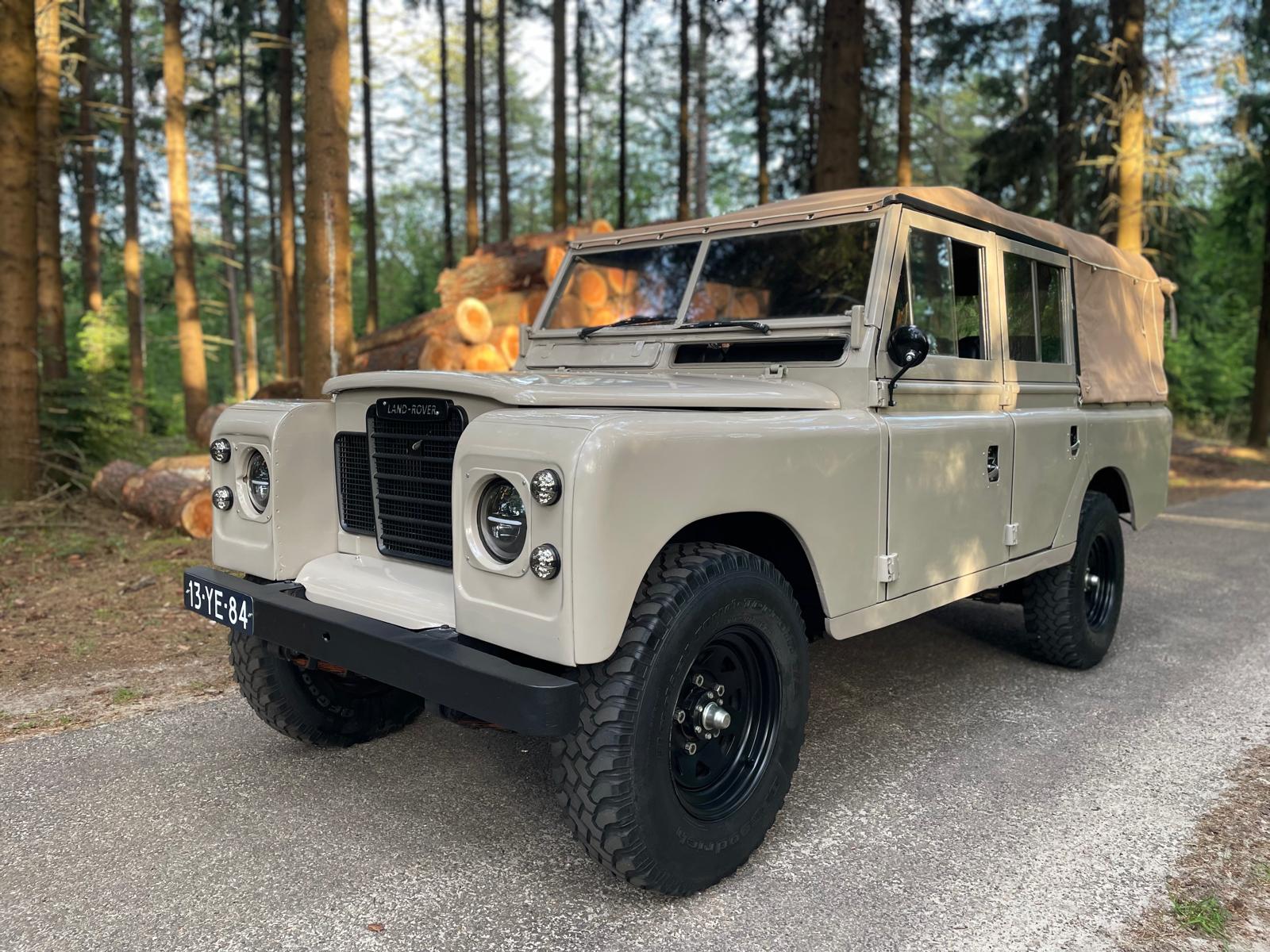 Land Rover Series III 109 Softtop