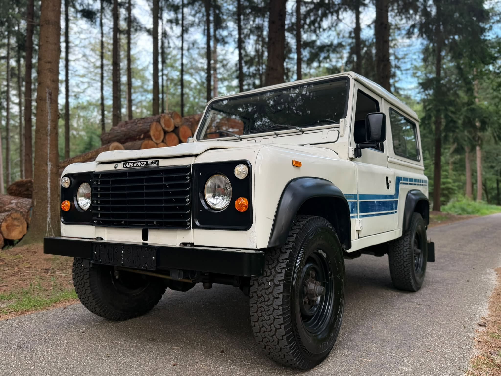 Land Rover Defender 90
